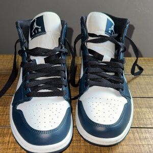 Air Jordan 1 Mid Sneakers in Armory Navy /Black/White Mens 8/ Women’s 9.5